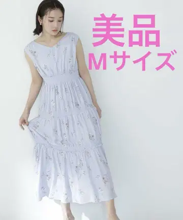 [ 새상품급 ] 내추럴 뷰티 베이직 V넥 플라워 티어드 원피스