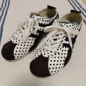 팬서 플라보아 콜라보 스니커즈 23.5cm