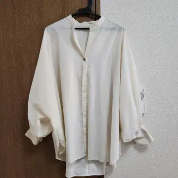 LOUNIE 아이보리 벌룬 슬리브 셔츠