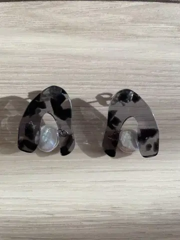 [ sAn ] Asit Pierce 아크릴 귀걸이 담수 펄