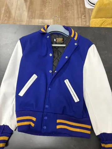 블루 화이트 가죽 바시티 자켓