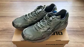 미사용 새상품 Mizuno Wave Rider 10 27.5cm입니다.