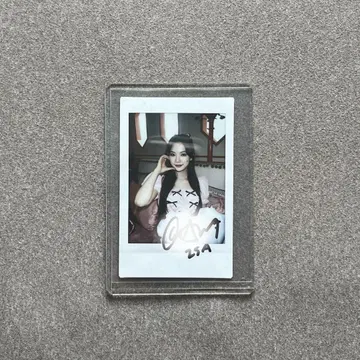 STAYC 아이사 친필 사인 폴라로이드