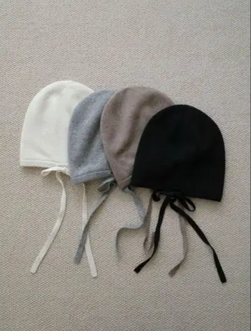 Rosarymoon Backtail Knit Beanie