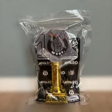 WEST. 10주년 기념 응원봉
