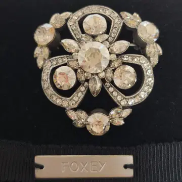 FOXEY 폭시 브로치