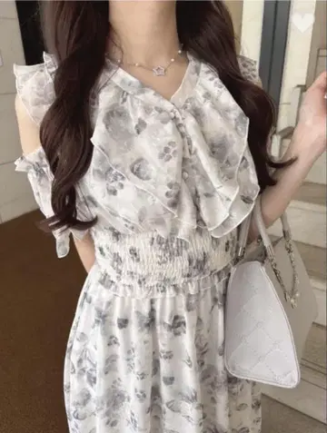 evelyn 어깨 트임 프릴 OP