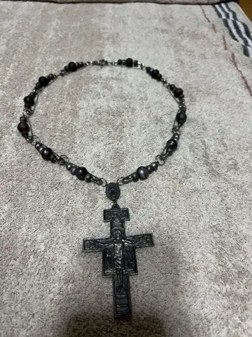 장 폴 고티에 크로스 목걸이