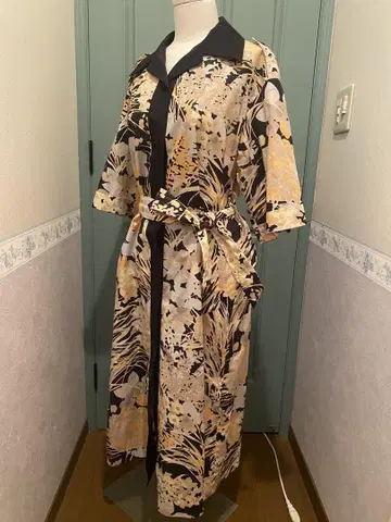 드리스반노튼 꽃무늬 반팔 롱 원피스