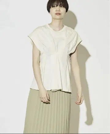 WAIST TACK DESIGN TEE 아이보리