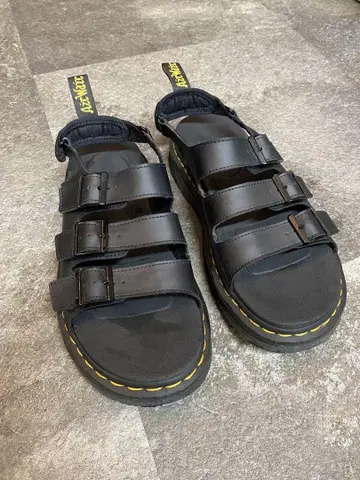 닥터마틴 샌들