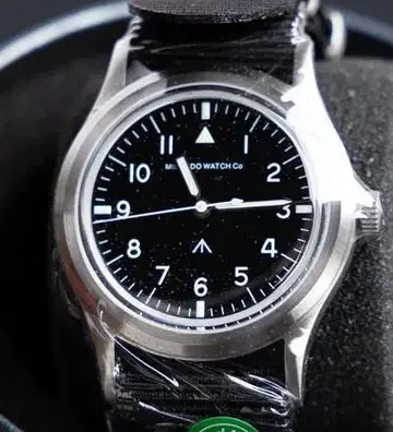 Militado ML14 파이롯트 워치 스윕 쿼츠 화이트 문자 미사용