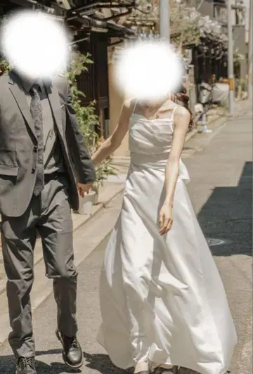 화이트 웨딩 드레스 스트랩 포함