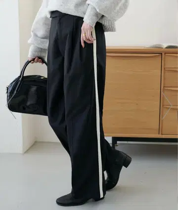 디스코트 [ 턱 사이드 라인 팬츠 ]