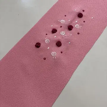 핑크 장미 자수 장식용 깃