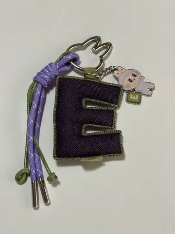 러브럽 LABUBU PIN FOR LOVE 알파벳 펜던트 E