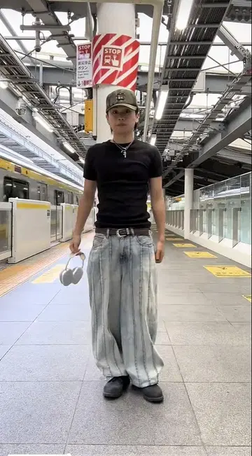 미사용 새상품 즉시 완판 HTH tuck denim M 사이즈