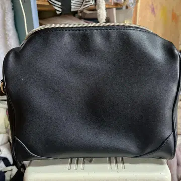 블랙 합성 피혁 숄더백