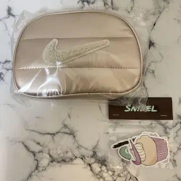 SNIDEL beauty 나이키 콜라보 파우치 스티커