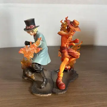 에이스와 사보 피규어 약 15cm