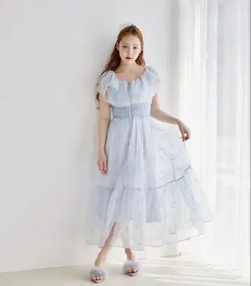 NICE CLAUP 자수 시어 가운 원피스