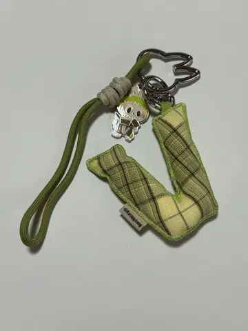 LABUBU PIN FOR LOVE 알파벳 펜던트 V