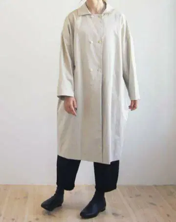 오로네 6개 버튼의 벌룬 코트