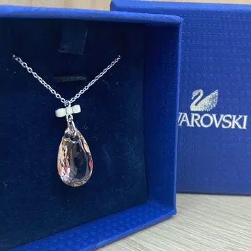 SWAROVSKI 드롭 목걸이 박스 있음