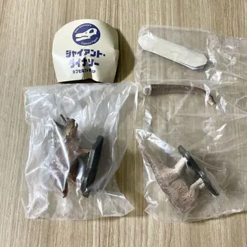 거대 공룡전 파타고티탄 트리케라톱스 가챠가챠 피규어