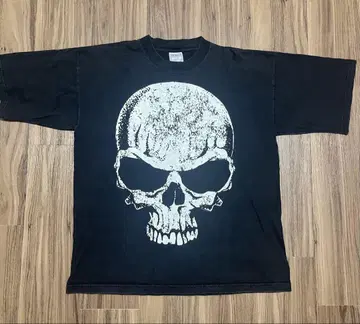 Y2K 00's Fashion Victim Skull 티셔츠 2007
