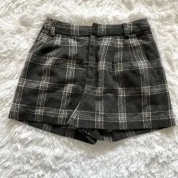 비스 울 혼방 그레이 계열 체크 숏팬츠 미니 기장 블랙 벨트 포함