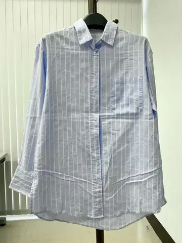 MNG 파랑과 화이트 스트라이프 버튼 다운 셔츠 XS
