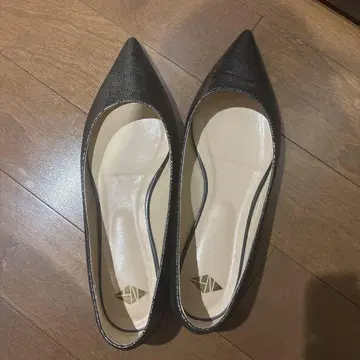 스틸레토 플랫슈즈 블랙