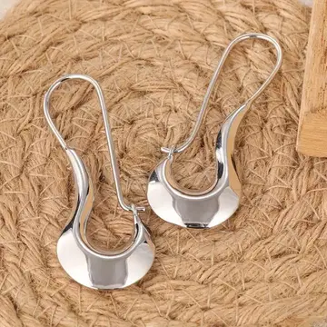 엘레강트한 빈티지 인스파이어드 시크 귀찌