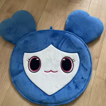 파란색 캐릭터 봉제 인형