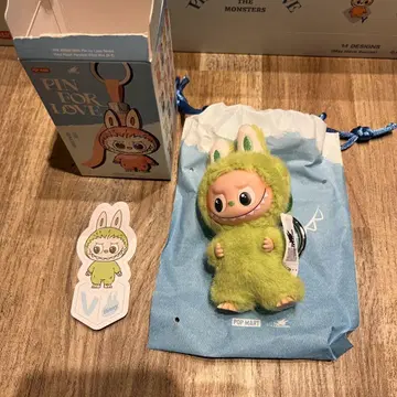 Labubu 알파벳 [ V ] 라부부 봉제 인형 펜던트 popmart