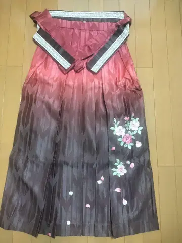 [ 하카마 ] 빨간색과 브라운 꽃무늬 자수 / 중고 (1회 사용)