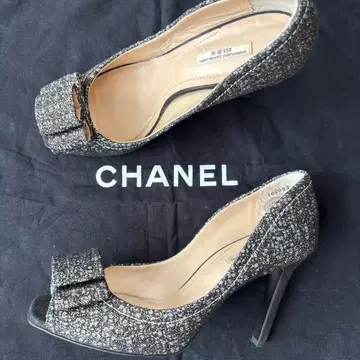 SEVENTWELVE THIRTY 오픈토 트위드 리본 펌프스