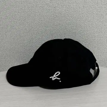 agnes b 'b.' 로고 자수 캡