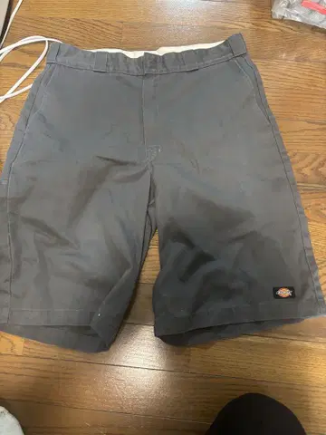 그레이 루즈핏 숏팬츠 36 Dickies