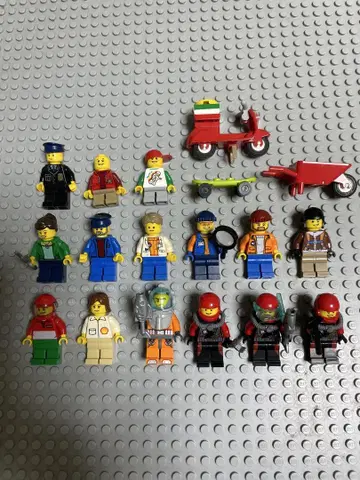 LEGO 미니 피규어 세트 15개와 액세서리