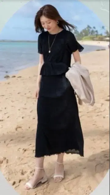 Maison Echelle 에어리 셔링 원피스 블랙