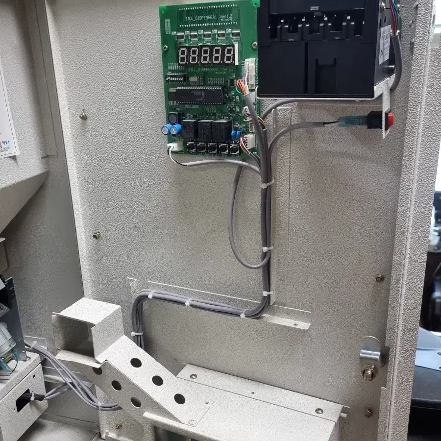 지폐 동전교환기 판매합니다. 상하단 / 코인노래방 / 오락실 / 빨래방