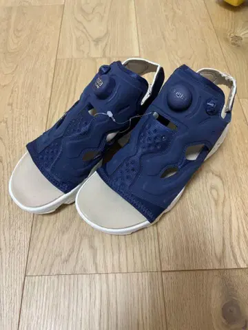 리복 펌프 퓨리 샌들 23cm