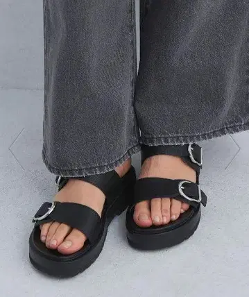 유나이티드 애로우즈 더블 벨트 플랫 샌들 (3.5cm 힐)