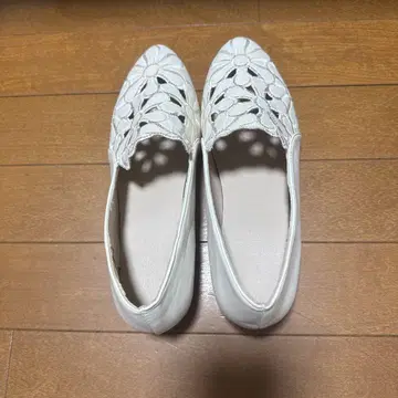 화이트 레이스 슬립온