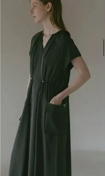 새상품 MANOF KEY NECK GATHER ONE PIECE