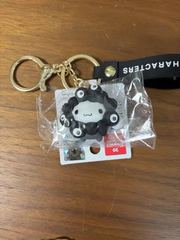 블랙 미야쿠미야쿠 변신 키링 시나모롤