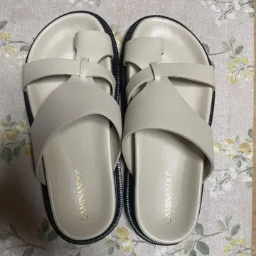 KAMINANDO 샌들