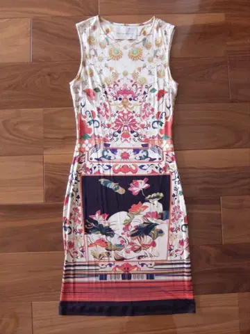 fifi et fafa 취급 Mary Katrantzou 실크 드레스